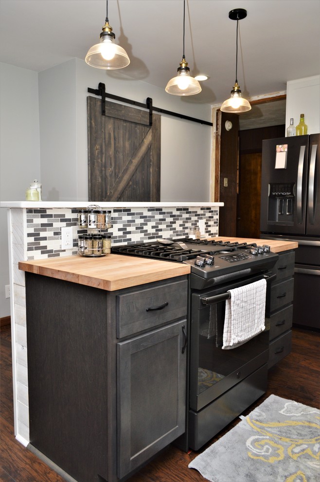 Inspiration for a mid-sized cottage l-shaped dark wood floor and brown floor eat-in kitchen remodel in Other with an undermount sink, shaker cabinets, gray cabinets, quartzite countertops, multicolored backsplash, black appliances, an island and white countertops