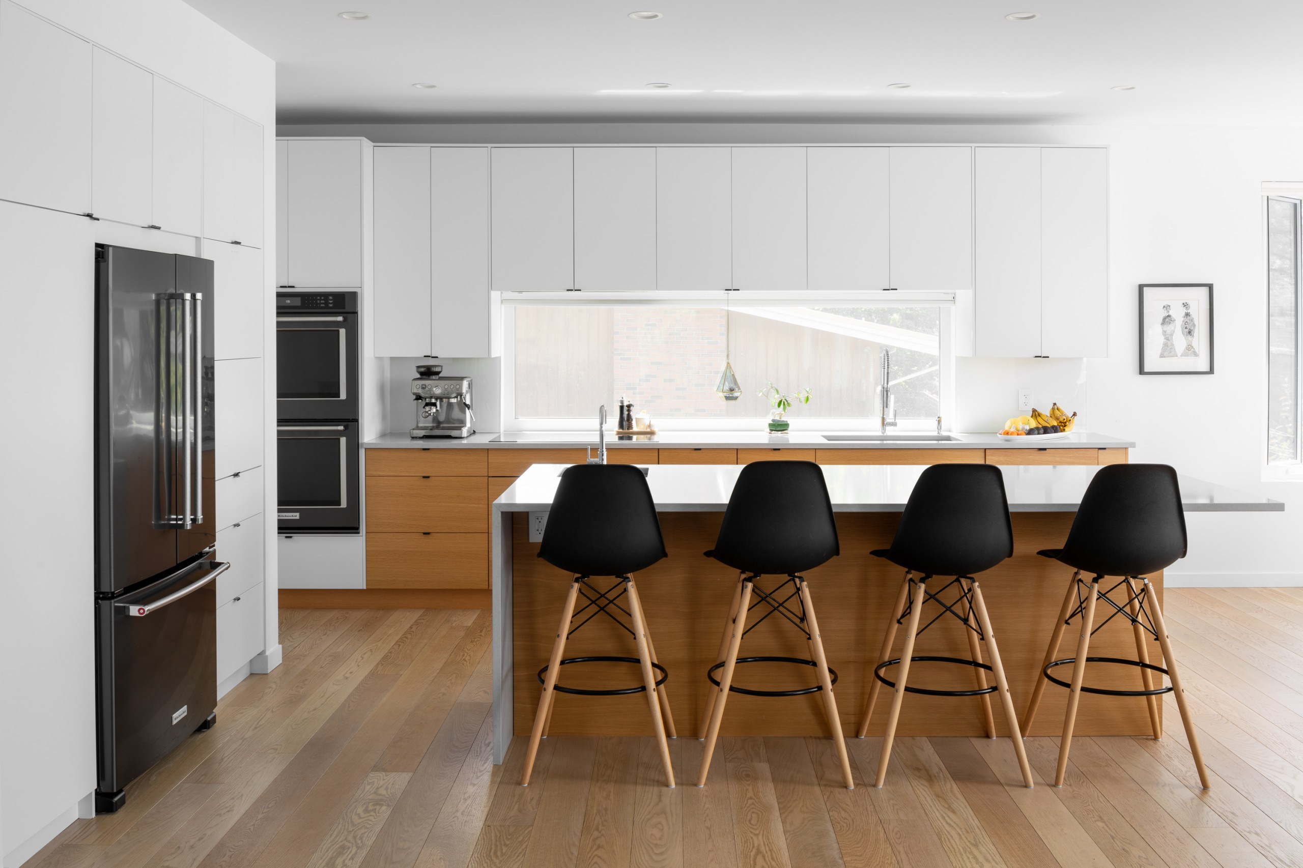 13+ Black and White Kitchen with Gold Hardware ( TIMELESS )