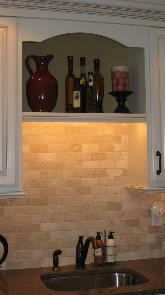 Krafrtmaid Hanover Maple SquareCanvas with Cocoa Glaze/Kitchen