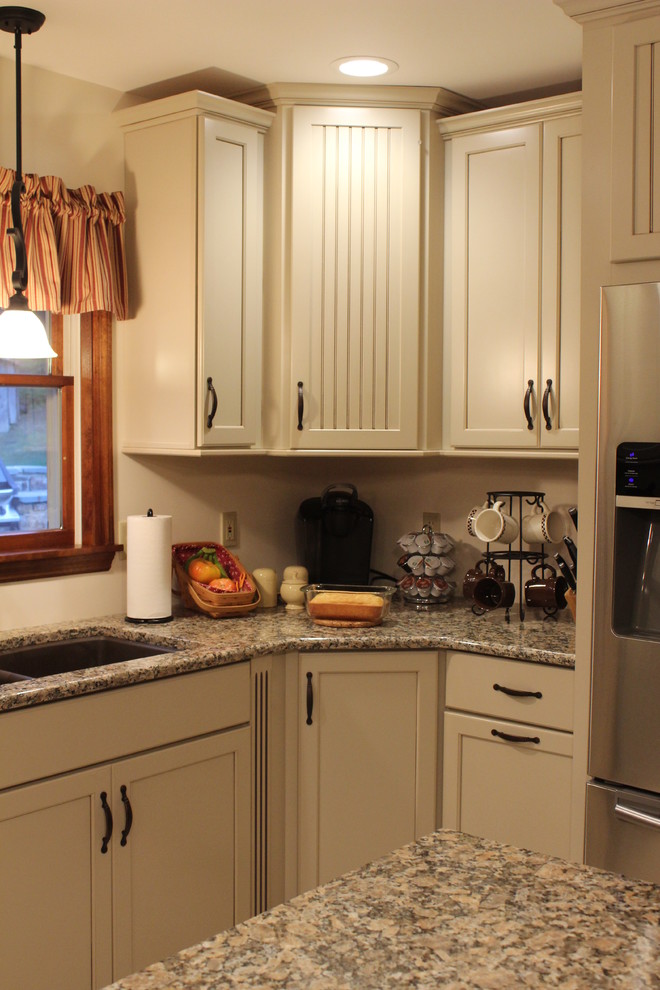 Kraftmaid Alexis/Briarwood Maple Mushroom Kitchen Transitional