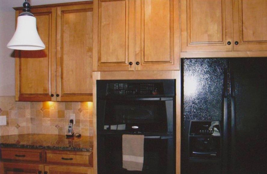 Kraftmaid Montclair Maple Ginger with Sable Glaze