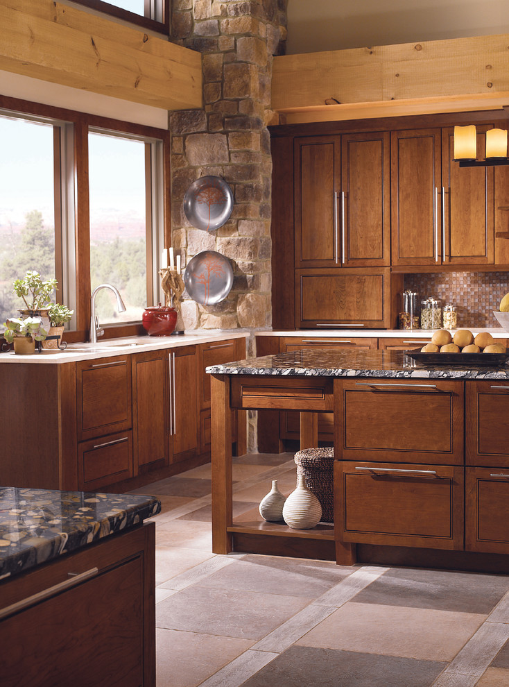 Immagine di una cucina chic di medie dimensioni con lavello sottopiano, ante a filo, ante in legno scuro, top in granito, paraspruzzi con piastrelle a mosaico e elettrodomestici in acciaio inossidabile