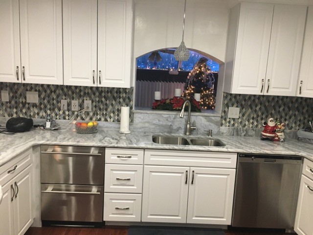Kraftmaid Cabinets North Bay White Modern Kitchen Tampa By Christina Rayburn At Prosource