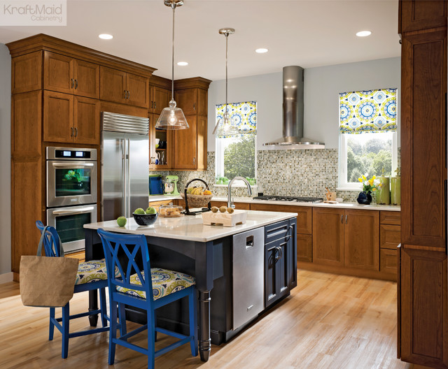 Kraftmaid Cherry Cabinetry In Golden Lager Classique Cuisine Détroit Par Kraftmaid Houzz 