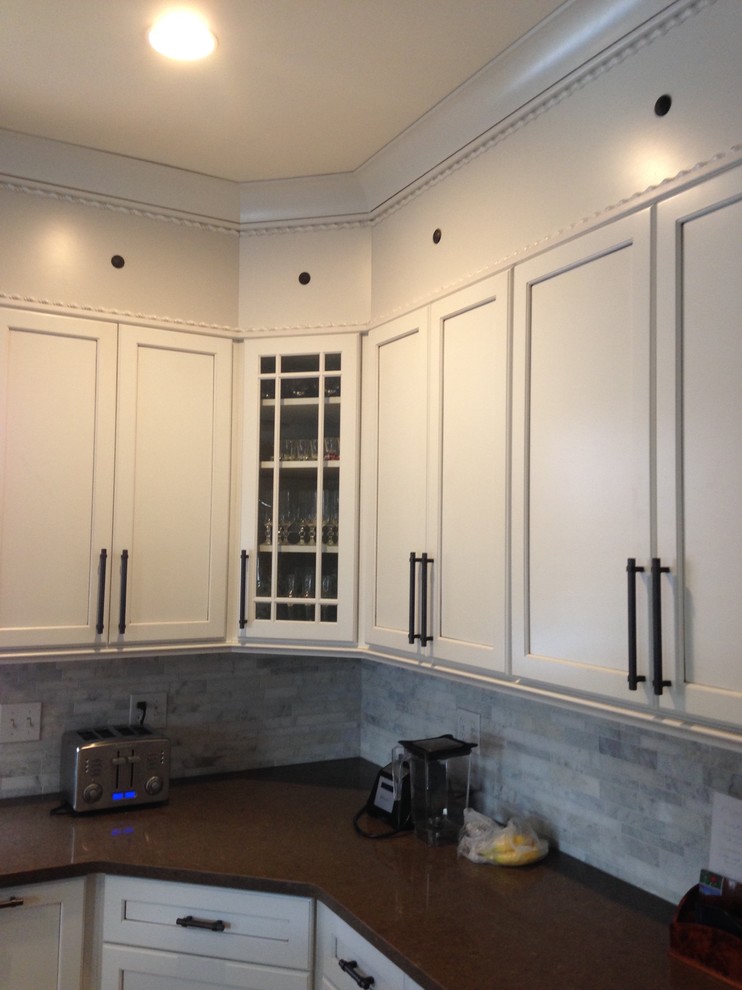 Kraftmaid Dove White With Cocoa Glaze