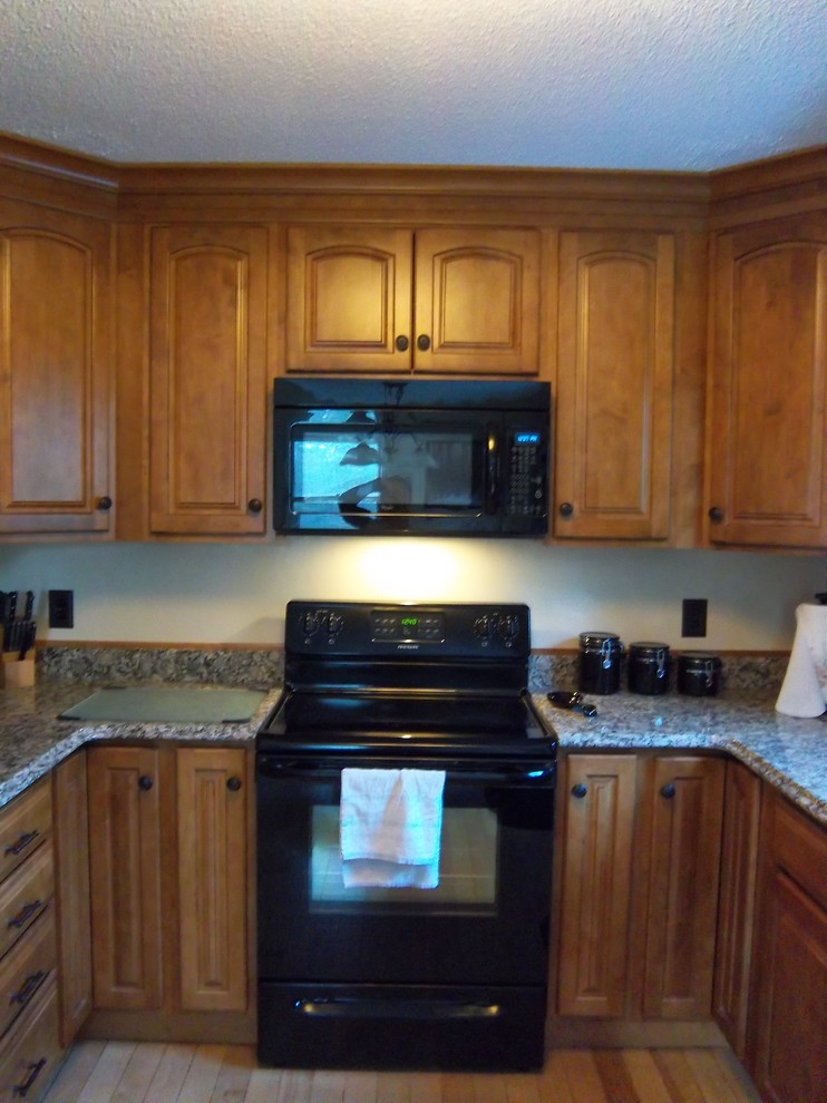 Kraftmaid Montclair Kitchen Boyce Traditional Kitchen Portland