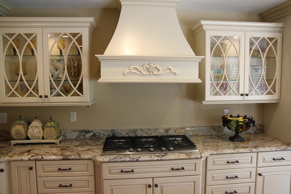 Kraftmaid Montclair Maple Biscotti w/ Cocoa Glaze Traditional Kitchen Nashville by