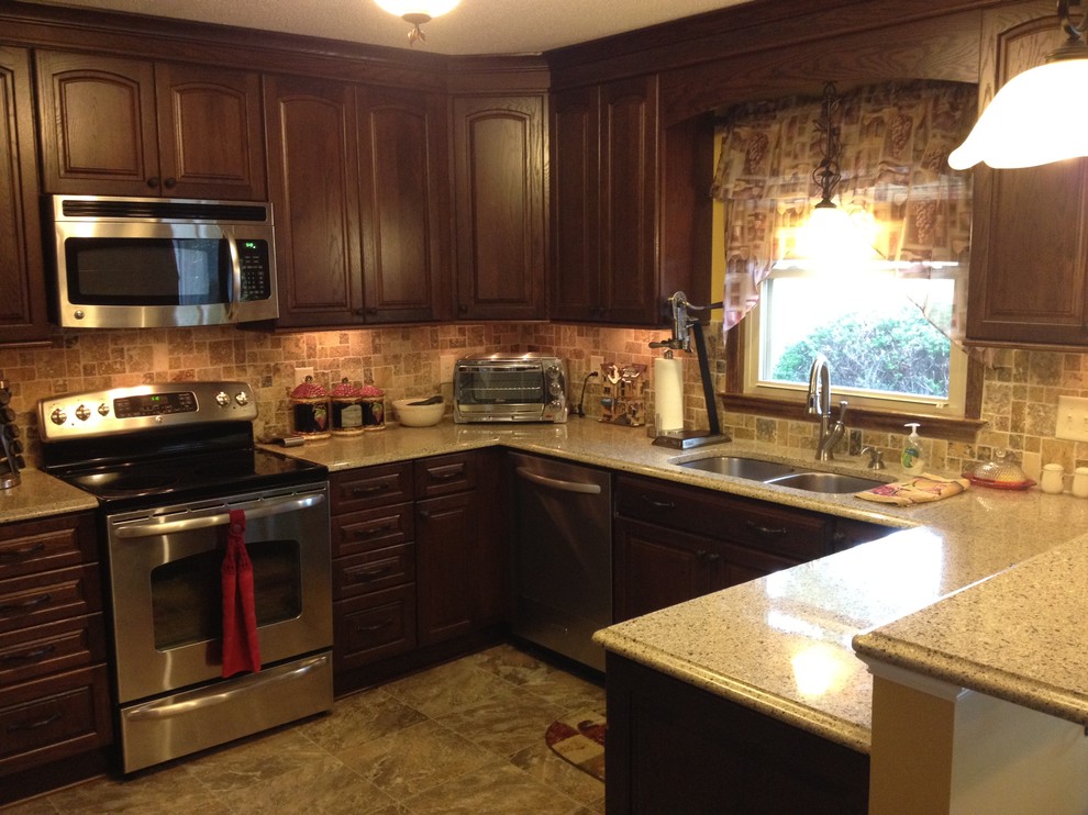 Kraftmaid Montclair Oak Kaffe Kitchen LaRosa Traditional Kitchen