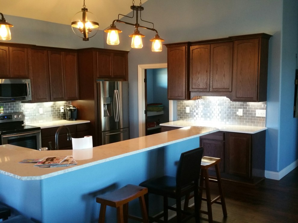 Kraftmaid Oak with Dark Stain Traditional Kitchen