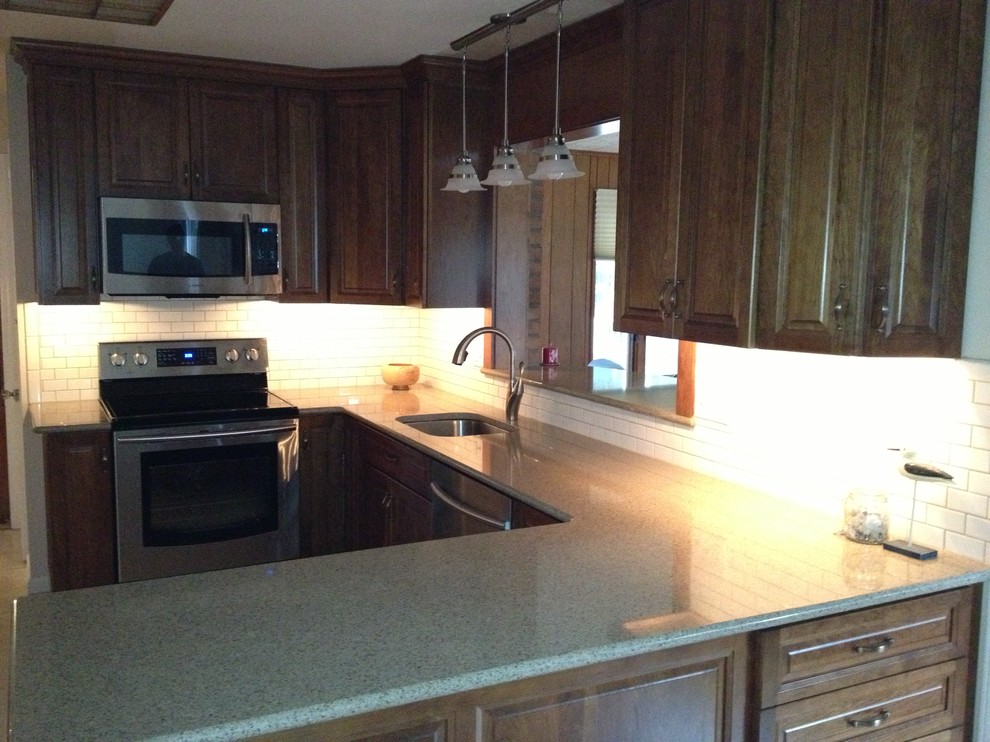 KraftMaid Parkurst Cherry Square (Nelcoski) Kitchen Traditional