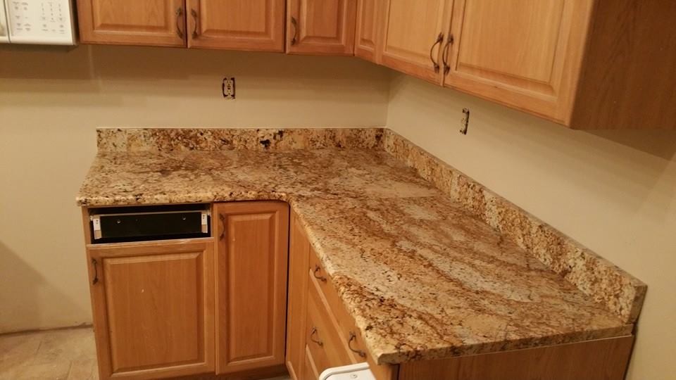 LShape Granite Kitchen Countertop w/ Backsplash Traditional