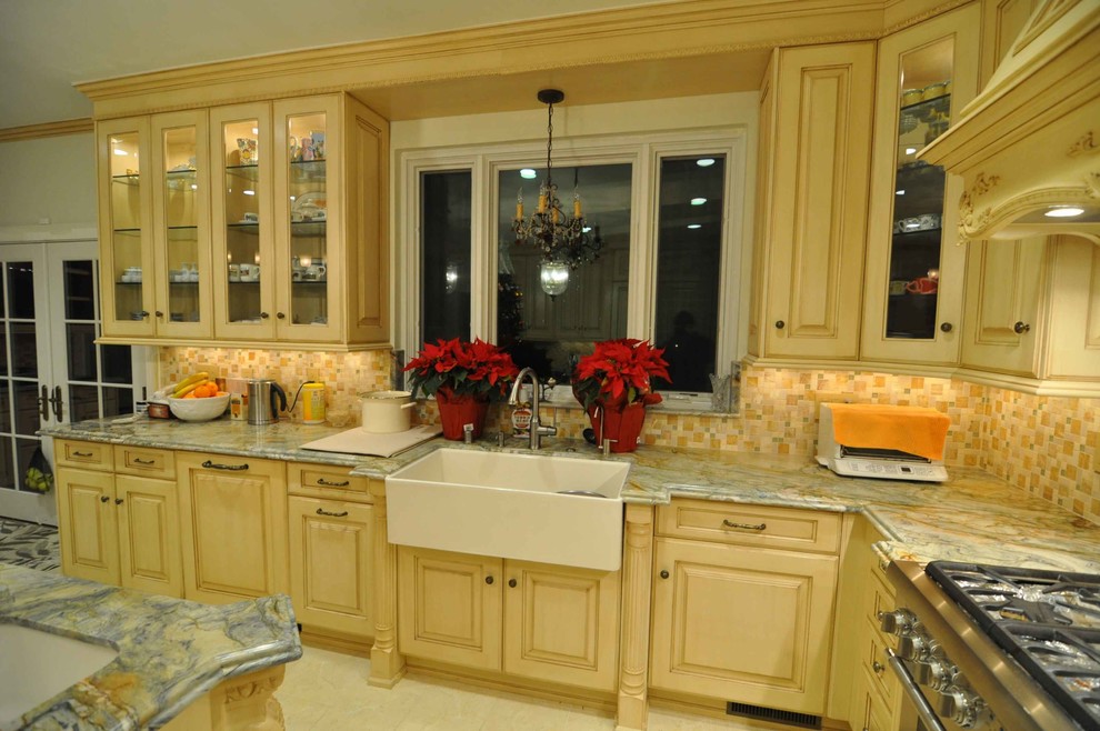LA CANADA CHEVY CHASE DRIVE Traditional Kitchen Los Angeles by