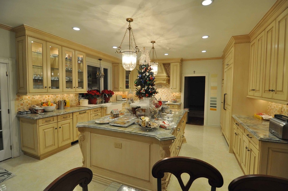 LA CANADA CHEVY CHASE DRIVE Traditional Kitchen Los Angeles by