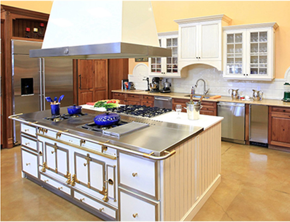 La Cornue Custom, handcrafted range/ovens Traditional Kitchen Austin by Wilson AC