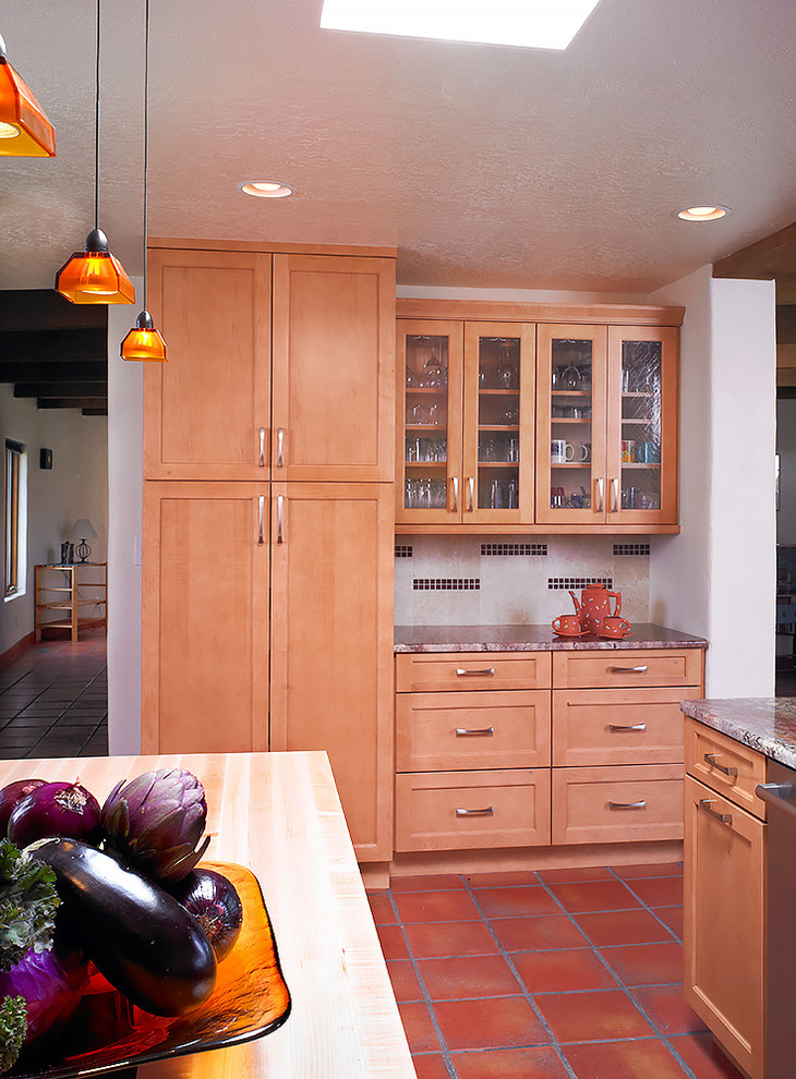 Large classic u-shaped kitchen in Albuquerque with a submerged sink, shaker cabinets, light wood cabinets, beige splashback, porcelain splashback, stainless steel appliances, terracotta flooring and an island.