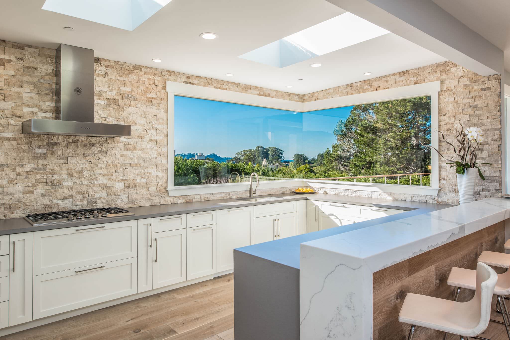 75 Beautiful Turquoise Kitchen With Beige Backsplash Pictures Ideas November 2020 Houzz