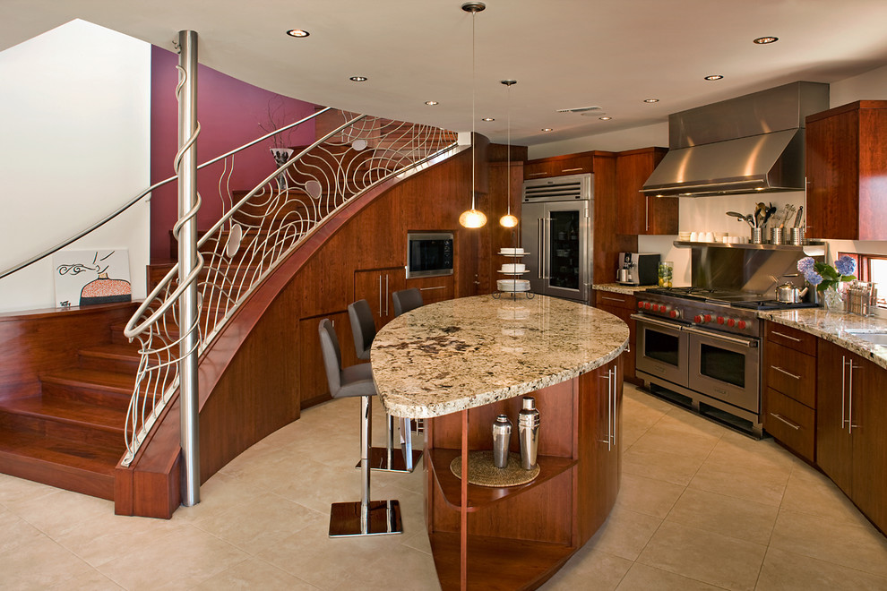 Immagine di una cucina lineare design in acciaio con top in granito, ante lisce, ante in legno bruno e elettrodomestici in acciaio inossidabile