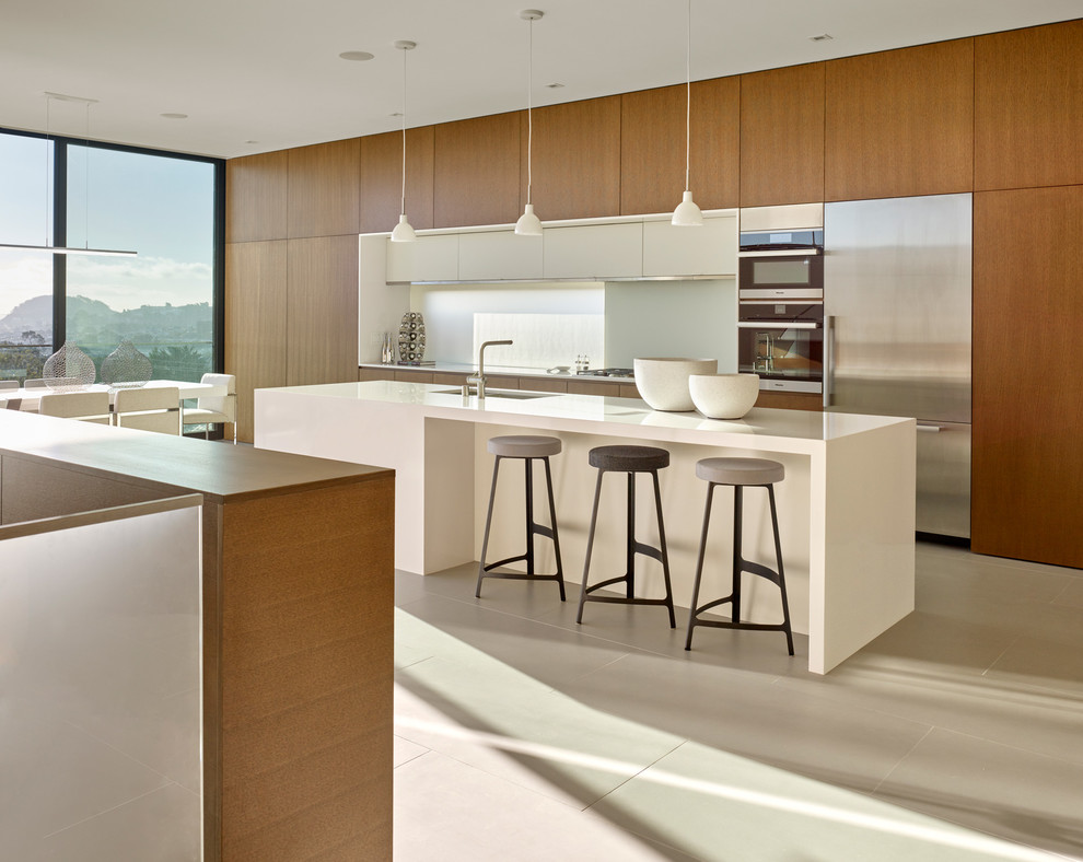 Стильный дизайн: кухня в современном стиле с шторами на окнах - последний тренд