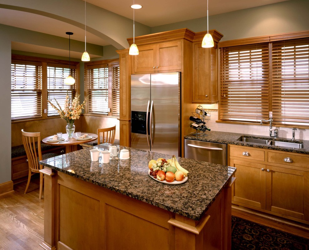 Inspiration for a timeless kitchen remodel in Minneapolis with stainless steel appliances