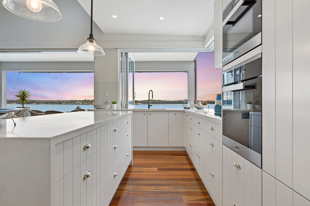 Example of a minimalist kitchen design in Central Coast