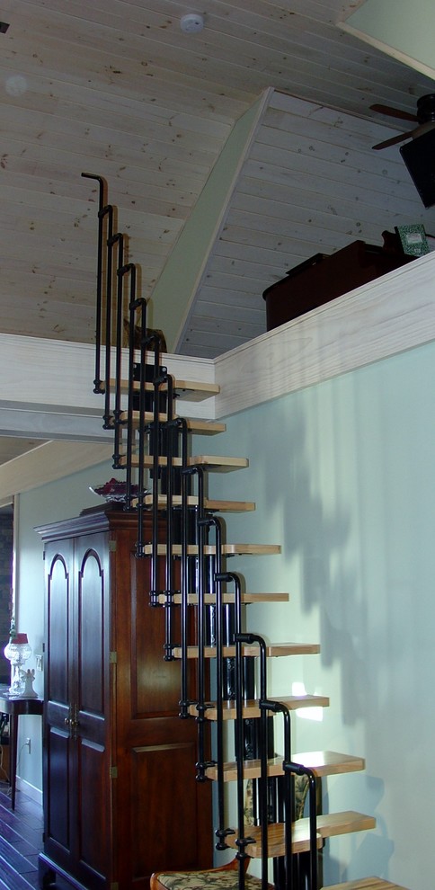 Пример оригинального дизайна: лестница среднего размера в стиле кантри