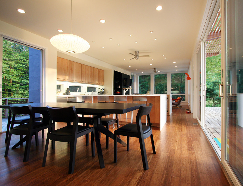 Open concept kitchen - modern open concept kitchen idea in New York