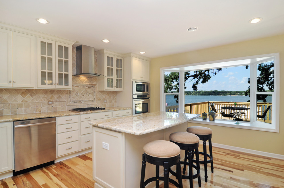 Lake Zurich addition Traditional Kitchen Chicago by Dream Big