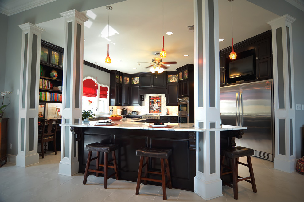 Example of an eclectic kitchen design in New Orleans