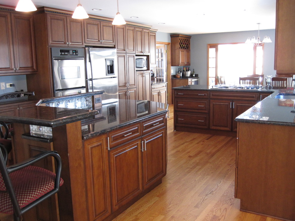 Lakeview Court, Naperville IL - Traditional - Kitchen - Chicago - by ...