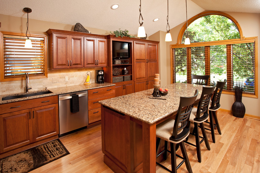 Elegant kitchen photo in Minneapolis