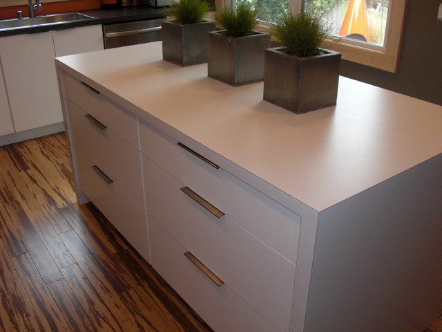 Laminate countertops - Modern - Kitchen - Milwaukee - by Modern Edge Design  | Houzz IE