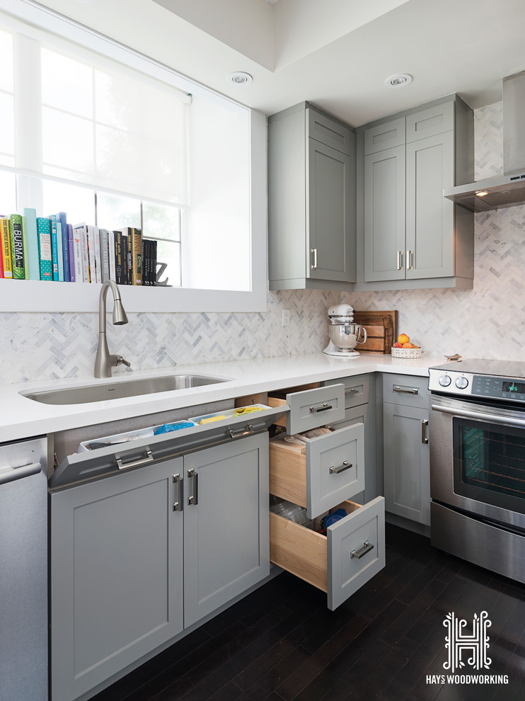 Elegant kitchen photo in Toronto