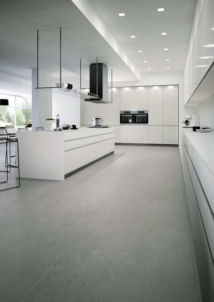 Immagine di una grande cucina abitabile minimalista con pavimento in gres porcellanato