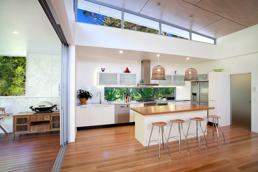 Trendy kitchen photo in Sunshine Coast