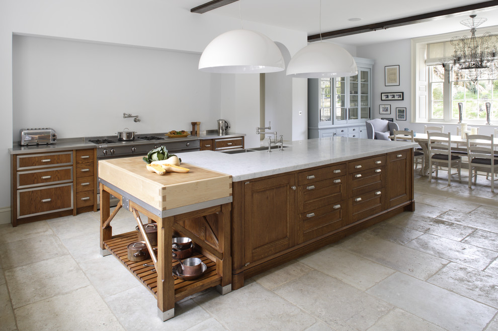 Inspiration för stora moderna kök, med en dubbel diskho, luckor med infälld panel, marmorbänkskiva, kalkstensgolv, flera köksöar och skåp i mellenmörkt trä