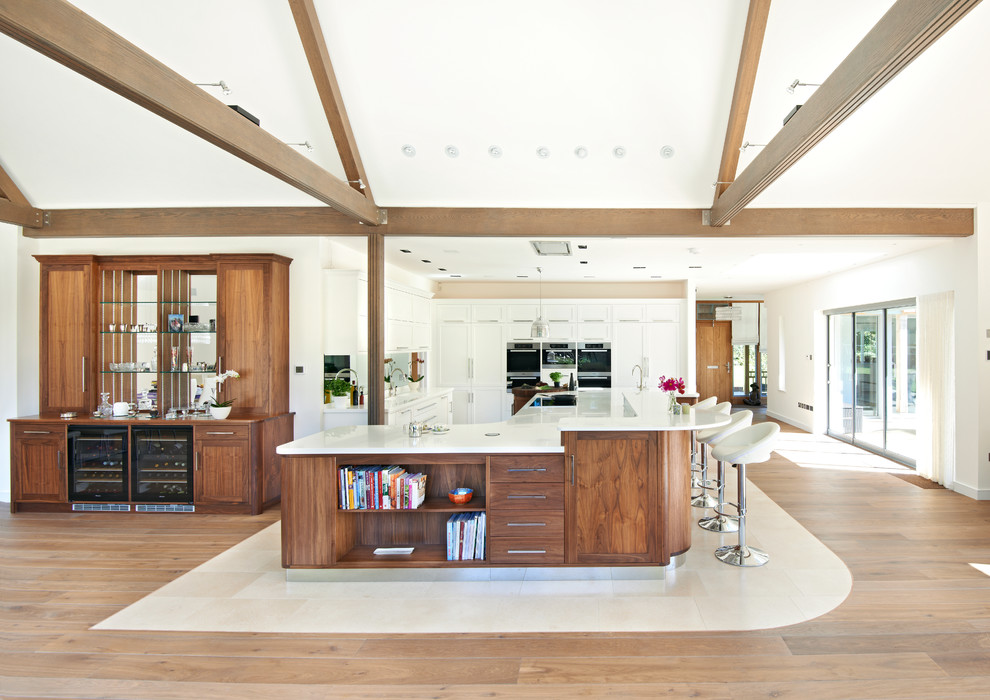 Immagine di una grande cucina design