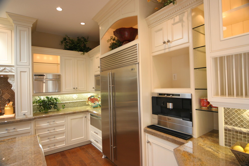 Large Traditional Kitchen Traditional Kitchen Orange County by