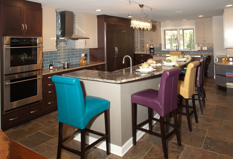 Inspiration for a transitional kitchen remodel in Cleveland