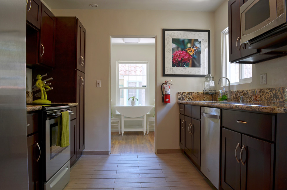 Inspiration for a contemporary kitchen remodel in Las Vegas