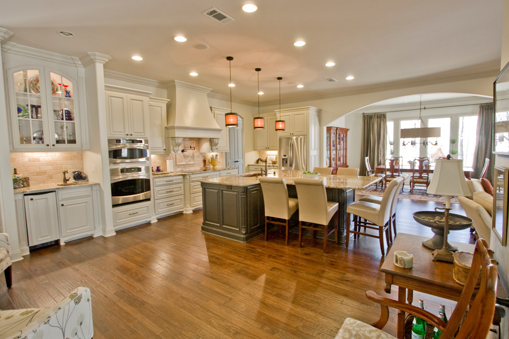 Inspiration for a traditional kitchen in Little Rock.