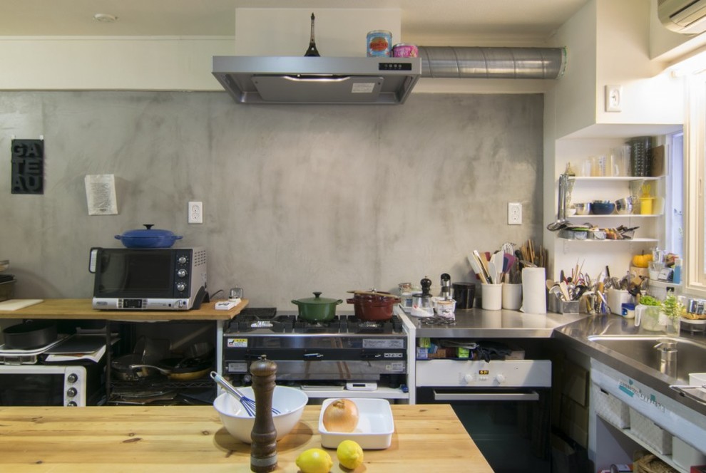 東京23区にあるシャビーシック調のおしゃれなキッチンの写真
