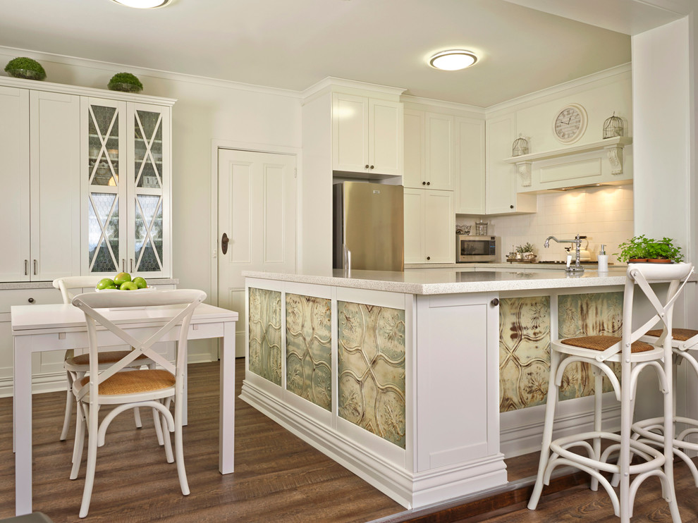 Example of a transitional kitchen design in Melbourne