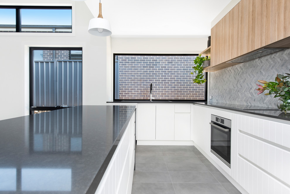 This is an example of a modern kitchen in Canberra - Queanbeyan.