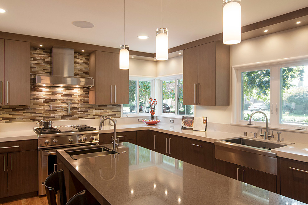 Example of a trendy l-shaped kitchen design in San Francisco with an undermount sink, dark wood cabinets, quartz countertops, brown backsplash and stainless steel appliances