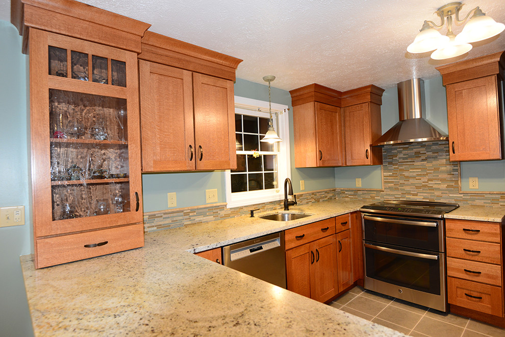 Example of a mid-sized classic u-shaped ceramic tile eat-in kitchen design in Boston with an undermount sink, recessed-panel cabinets, light wood cabinets, granite countertops, multicolored backsplash, ceramic backsplash, stainless steel appliances and a peninsula