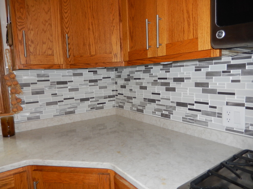 LX Viatera Soprano Traditional Kitchen Chicago by Maxwell