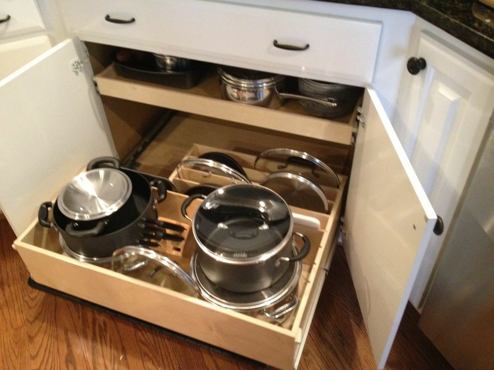 Lids, Pots, & Pans Traditional Kitchen Columbus by ShelfGenie
