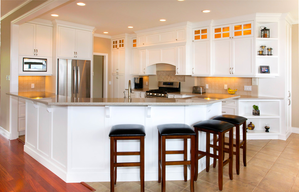 Inspiration for a timeless kitchen remodel in Vancouver