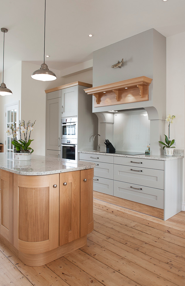 Elegant kitchen photo in Kent