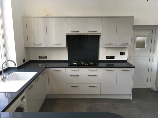 Light Grey Gloss kitchen with Charcoal Soapstone worktops - Modern - Kitchen  - Oxfordshire - by Precision Kitchens | Houzz